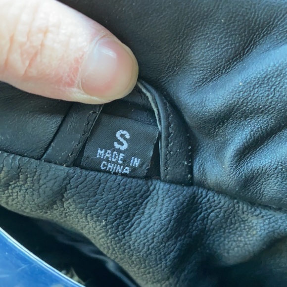 🎓$50/CollegeBlowoutSale📚-Reg$100-CustomSoftLeather jacket with fringe & rivets - Picture 4 of 9